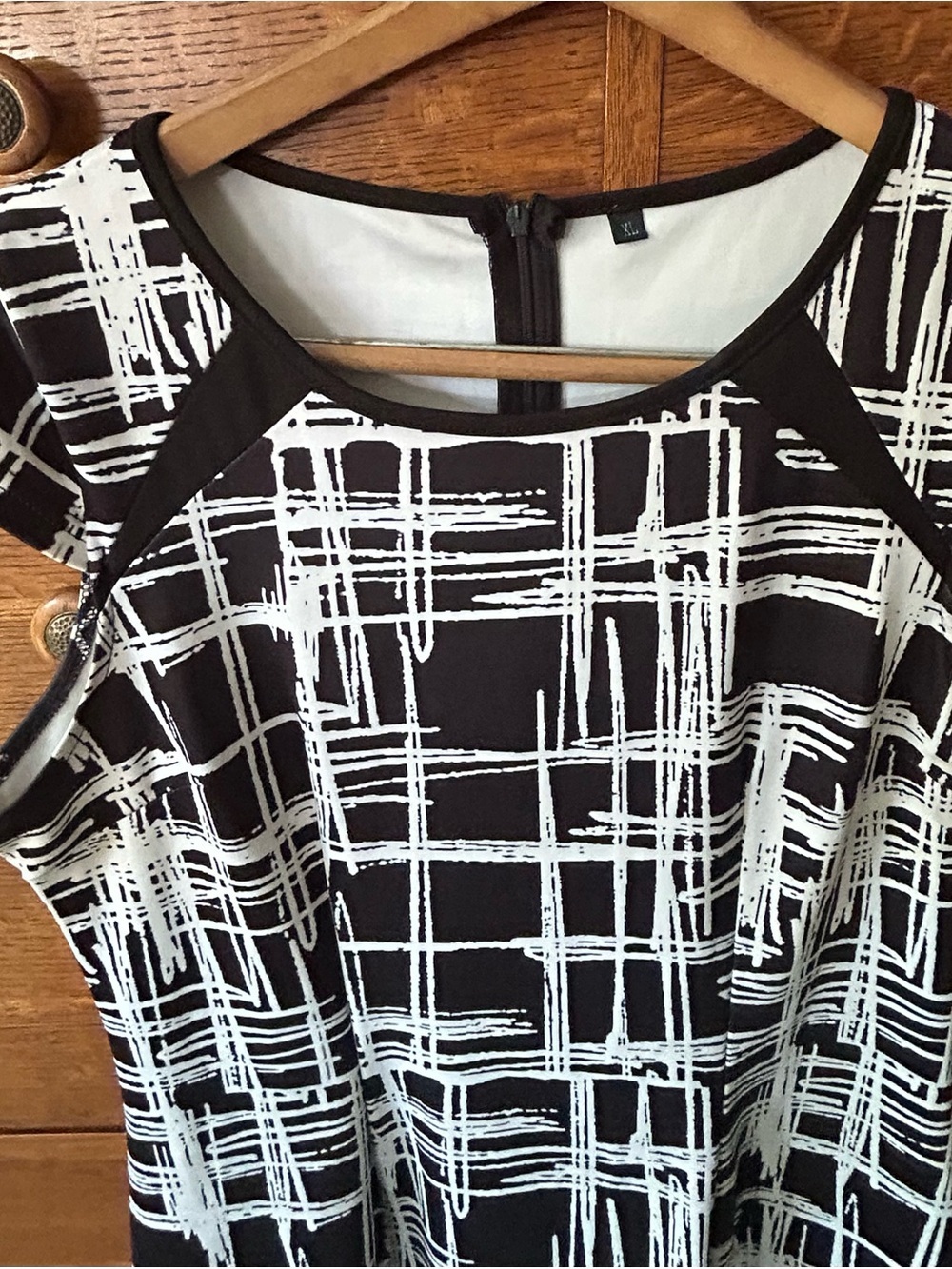 Black & White Abstract Plaid Sheath Dress - Picture 4 of 5